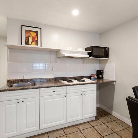 Oasis Inn Kelowna Eksteriør billede